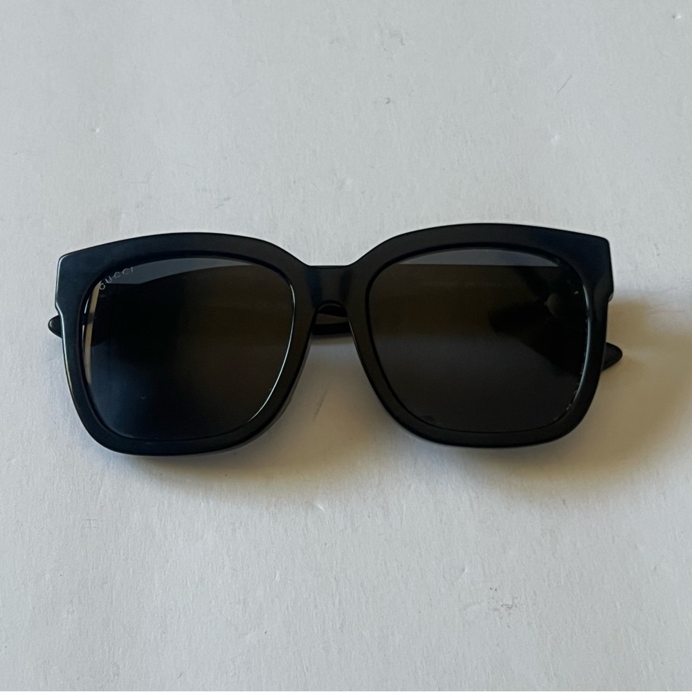 GUCCI SUNGLASSES BLACK WITH GOLD LOGO 55-18-145 NEW